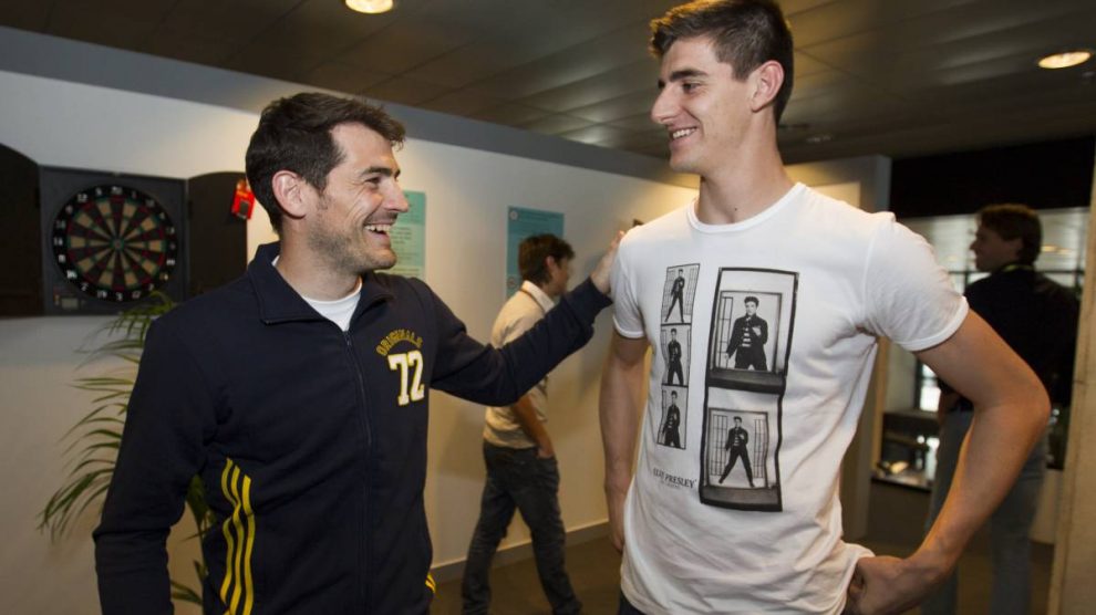 Casillas y Courtois comparten un acto publicitario.
