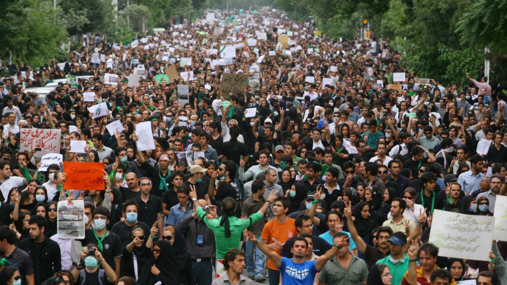 El pueblo iraní, en una manifestación reciente por las calles de Teherán. (Getty)