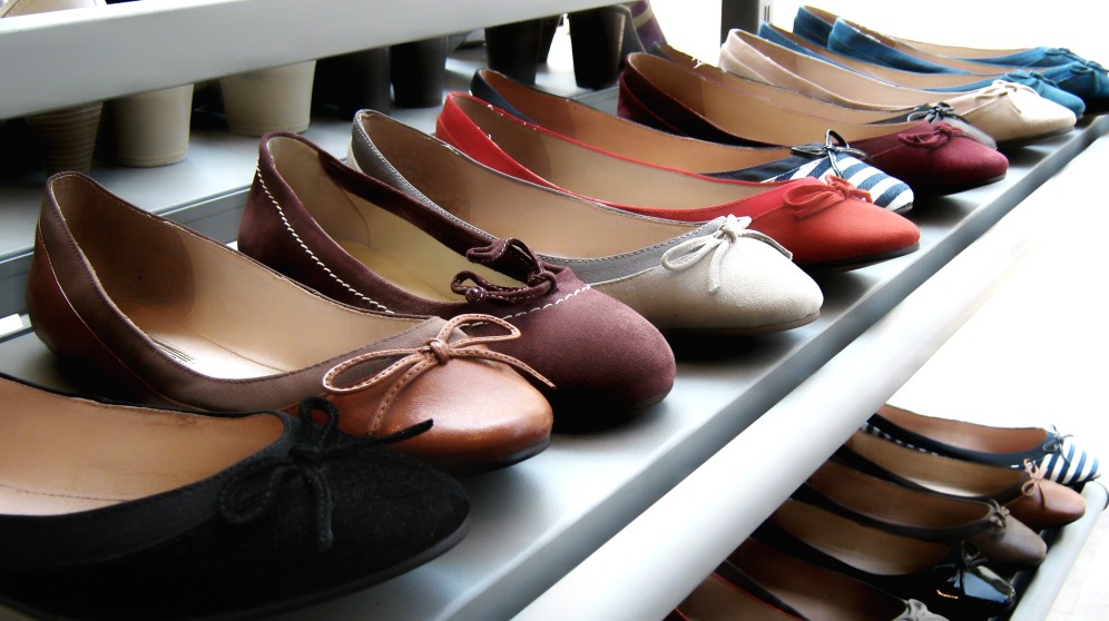 Cómo organizar zapatos de diferentes maneras