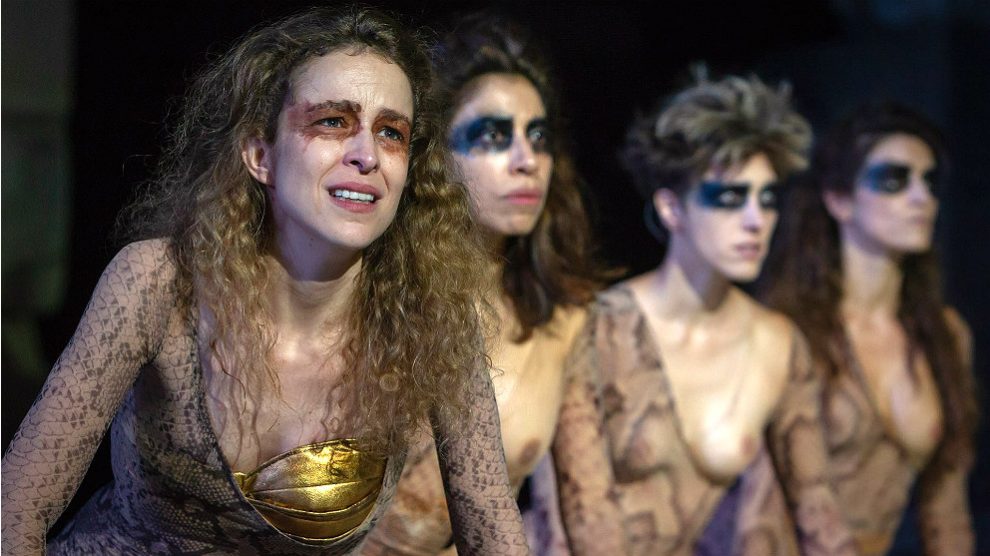 Silvia Abascal y algunas de ‘Las Amazonas’ durante su actuación en el Festival de Teatro de Mérida. (EP)