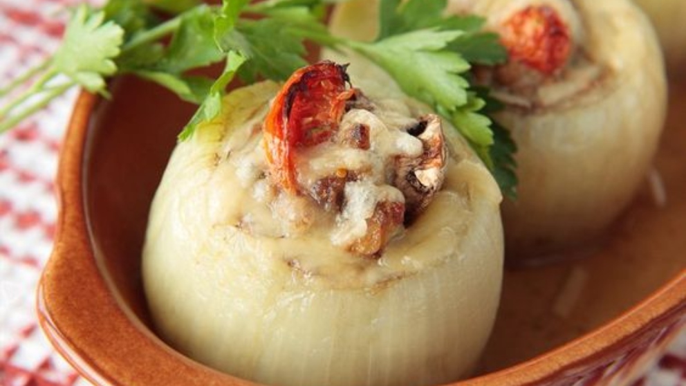 Receta de cebollas rellenas de bonito, un entrante muy fresco