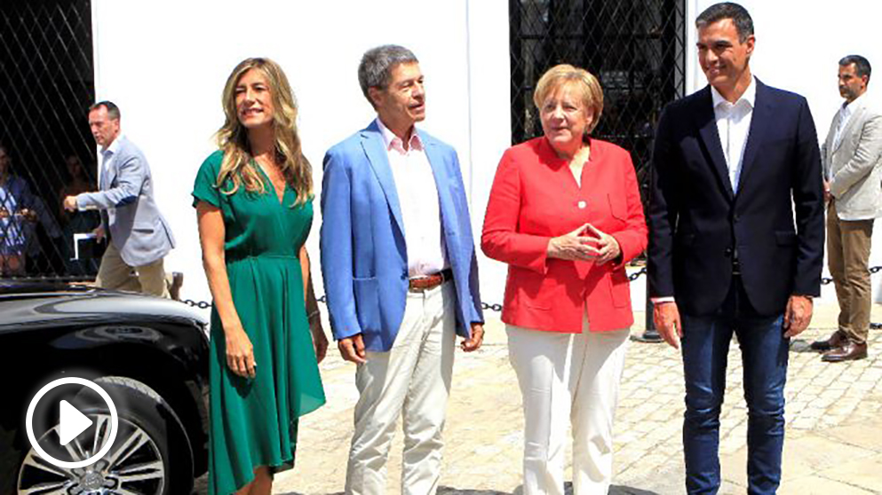 Merkel y su marido junto a Pedro Sánchez y su esposa (Foto: EFE).