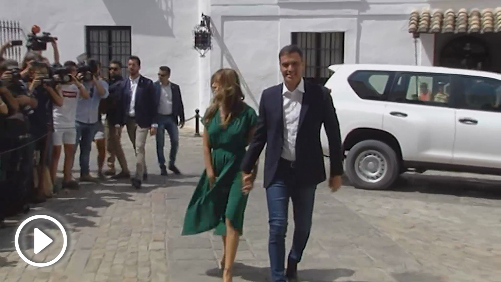 Sánchez y Mérkel son recibidos con abucheos en Sanlúcar de Barrameda
