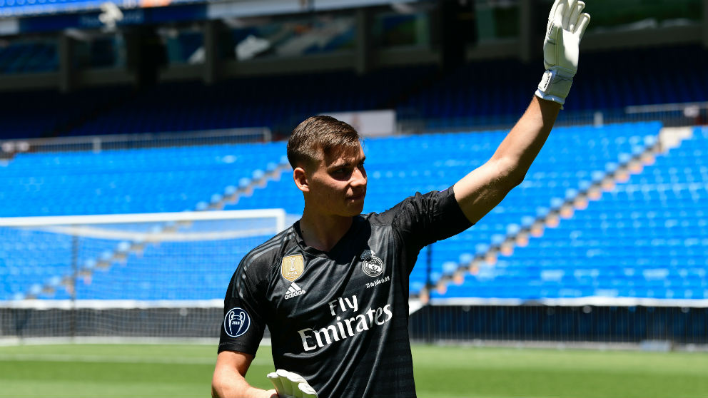 Lunin, en su presentación como jugador del Real Madrid (AFP)