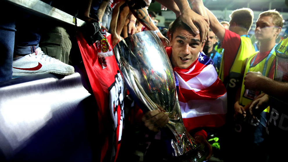 Griezmann celebra la Supercopa de Europa. (Getty)