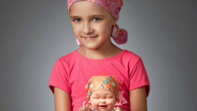 Niña enferma de cáncer diseña el pañuelo de uno de los solidarios Baby  Pelones