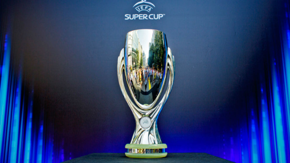 Trofeo de la Supercopa de Europa.