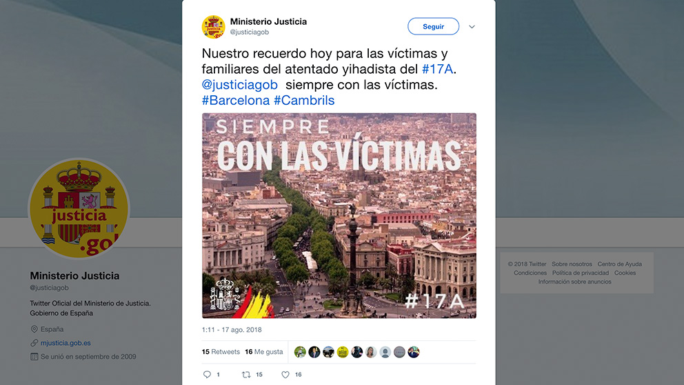 Uno de los tuits sobre el 17-A de los ministerios con la bandera de España y que Sánchez eliminó en su mensaje en catalán.
