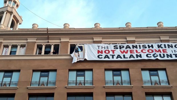 pancarta rey plaza cataluna