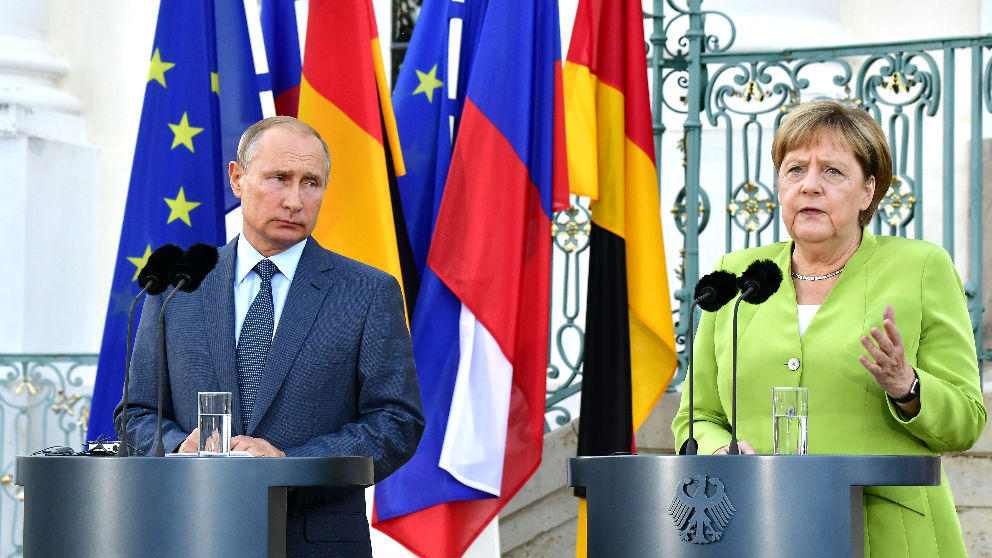 Putin y Merkel durante su reunión de este sábado (Foto: AFP).