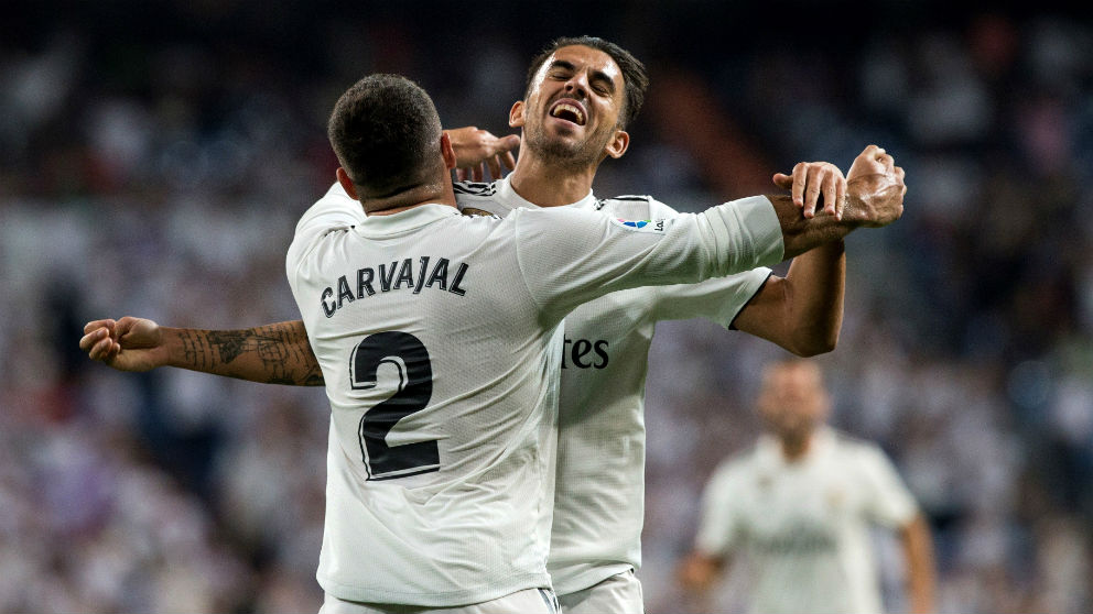 Carvajal y Ceballos celebran el 1-0 a favor del Real Madrid. (EFE)