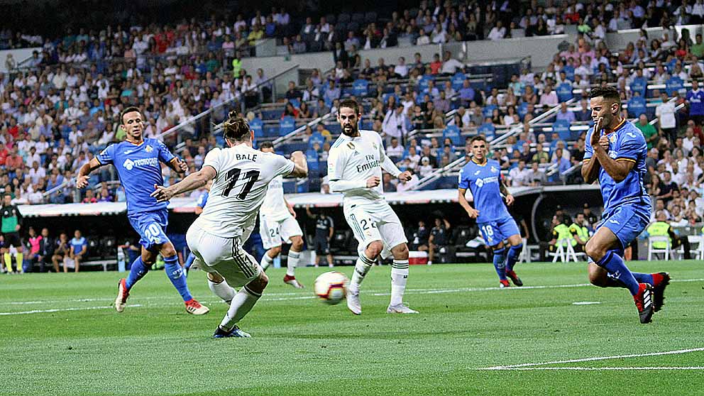 Bale, en el momento en el que marca el segundo gol para el Real Madrid contra el Getafe. (Foto: Enrique Falcón)