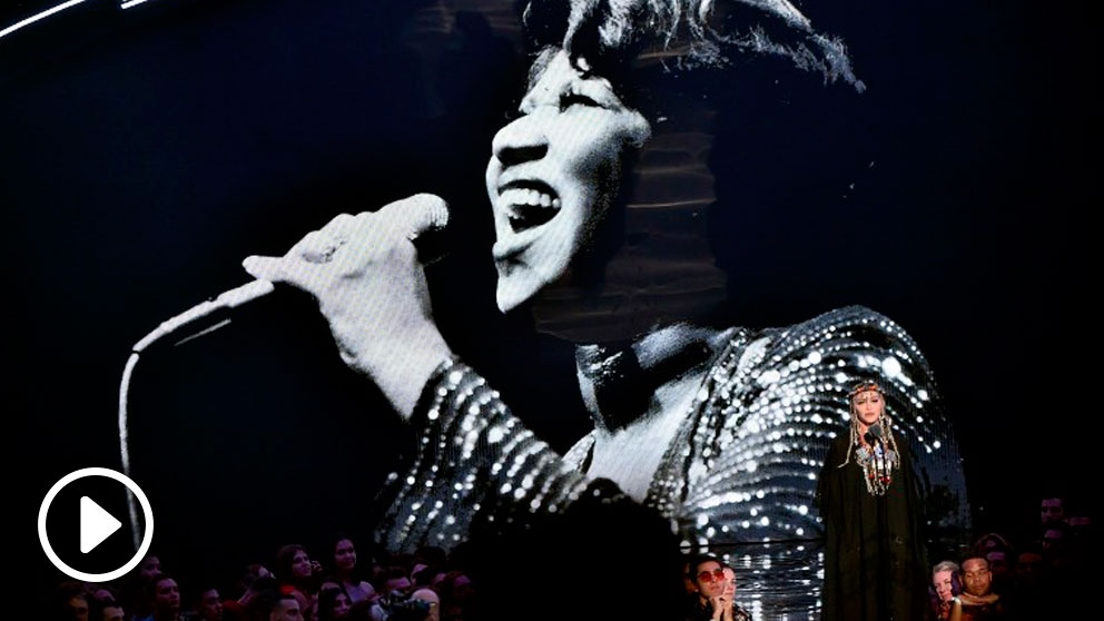 Madonna encabezó el homenaje a la reina del soul, Aretha Franklin, en los MTV Video Music Awards. Foto: AFP