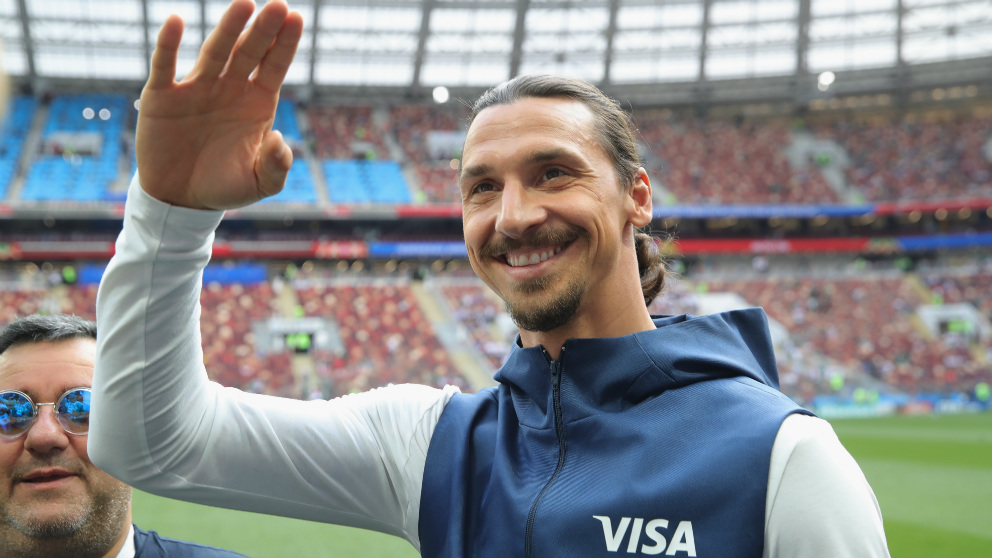 Ibrahimovic saluda durante el pasado Mundial de Rusia. (Getty)