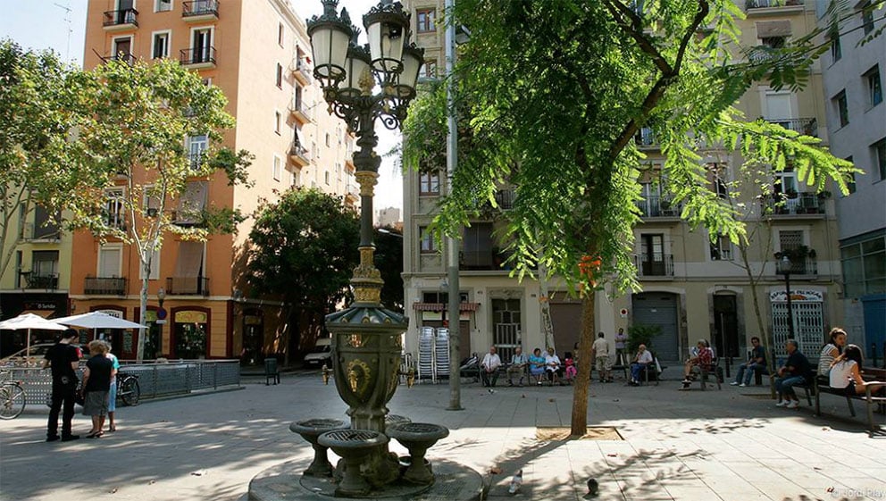 Una plaza del céntrico barrio barcelonés de Poble Sec.