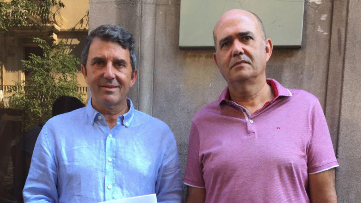 Portavoces de Impulso Ciudadano presentando la denuncia (RRSS).