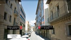 El Consell Comarcal del Ripollès y la mezquita del imán Es Satty, frente a frente en la calle Progrés de Ripoll.