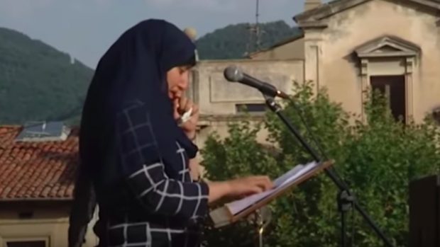 Hafida Oukabir en Ripoll en un acto de condena a los atentados del 17-A (26-8-2017).