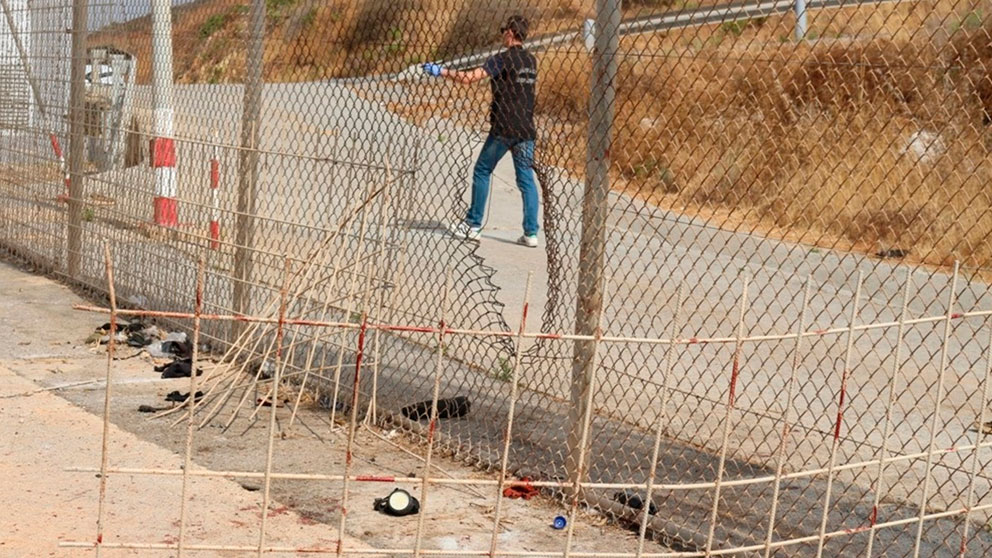 La valla de Ceuta rota por inmgirantes para traspasar la frontera y llegar a España. Foto: Europa Press
