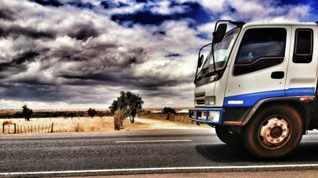 Denunciada una camionera que iba conduciendo mientras daba el pecho a su bebé