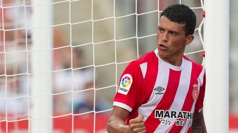 Pedro Porro celebra una acción defensiva del Girona.