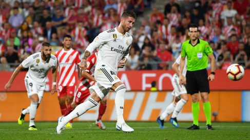 Sergio Ramos tira su penalti en el Girona – Real Madrid. (Getty)