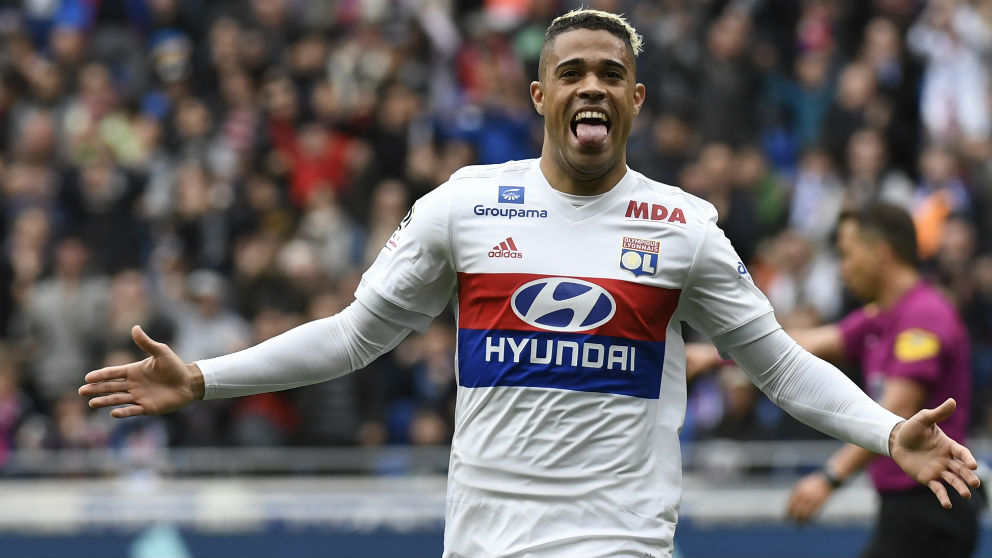 Mariano Díaz celebra un gol con el Lyon. (AFP)