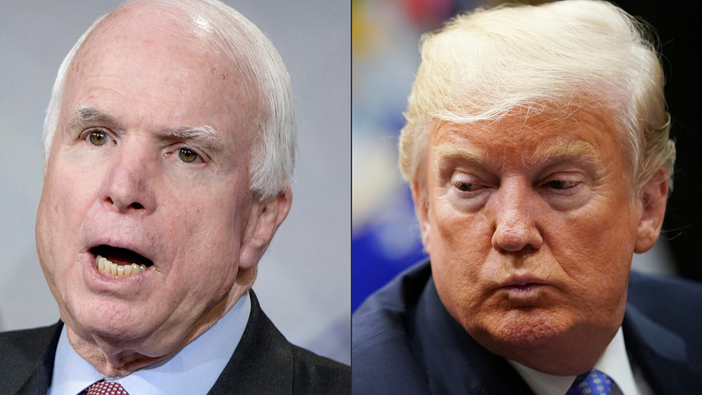 John McCain y Donald Trump (AFP)