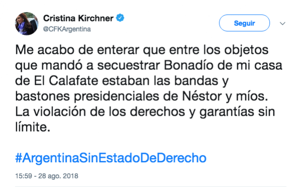 Mensaje en Twitter de Cristina Fernández de Kirchner sobre la desaparición de su banda presidencial.