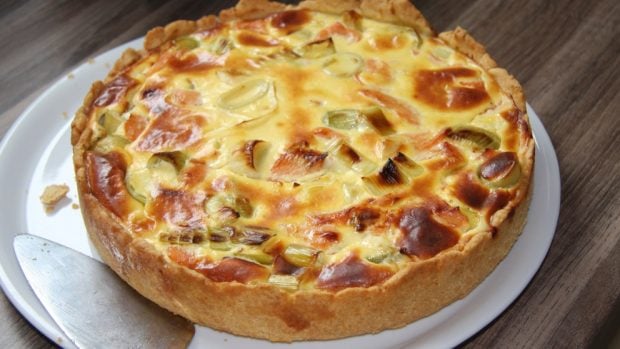 quiche de salmón y puerros