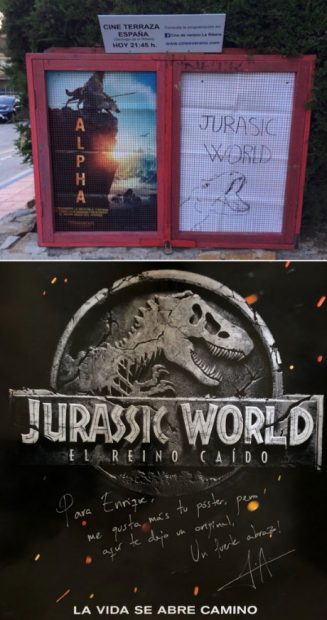 Imagen compartida por J. A. Bayona en sus redes con el cartel firmado de 'Jurassic World'