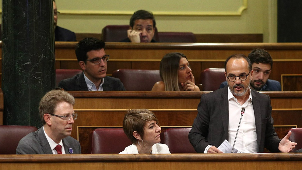 Diputados de PDeCAT en el Congreso, entre ellos Ferran Bel y Carles Campuzano, de pie. (EP)
