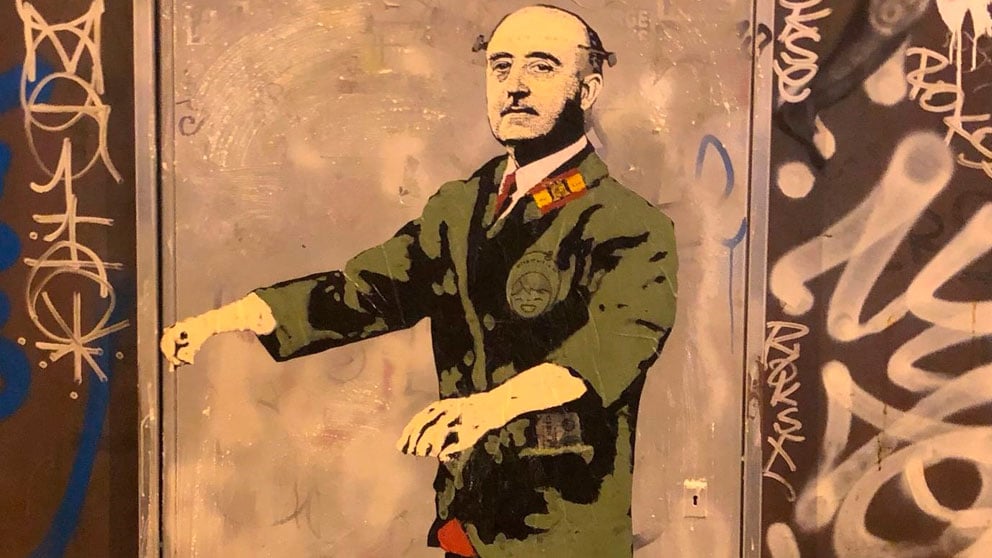 El graffiti de TVBoy sobre la polémica de la exhumación de Francisco Franco.