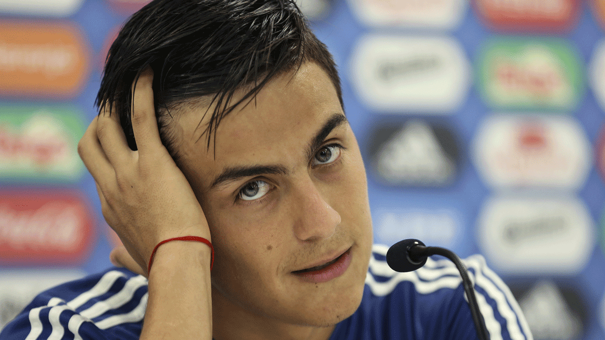 Paulo Dybala, durante una rueda de prensa (Getty)