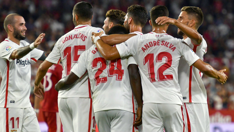 Los jugadores del Sevilla celebran un gol contra el Sigma Olomouc. (EFE)