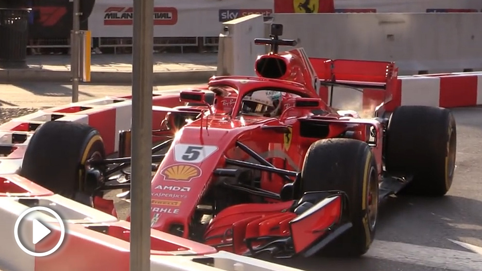 Vettel hizo un destrozo en el alerón delantero de su Ferrari.
