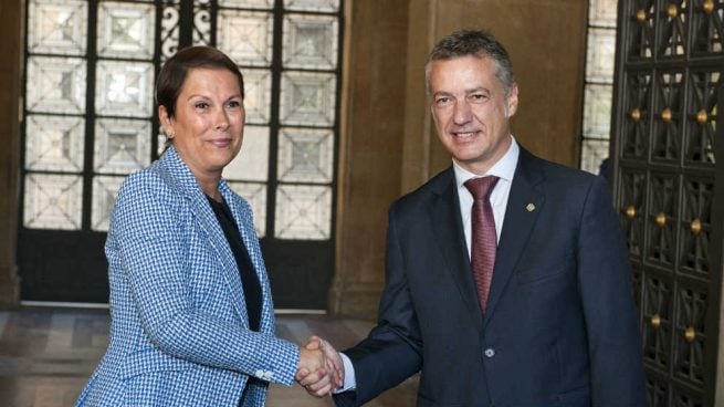La presidenta de navarra, Uxue Barcos con el lehendakari vasco Iñigo Urkullu