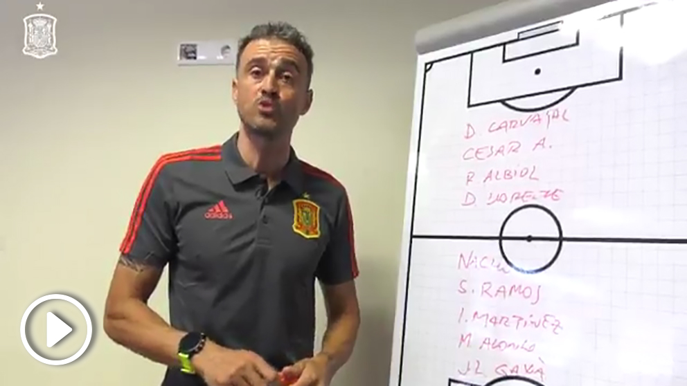 Luis Enrique da la convocatoria de la selección española por vídeo. (@sefutbol)
