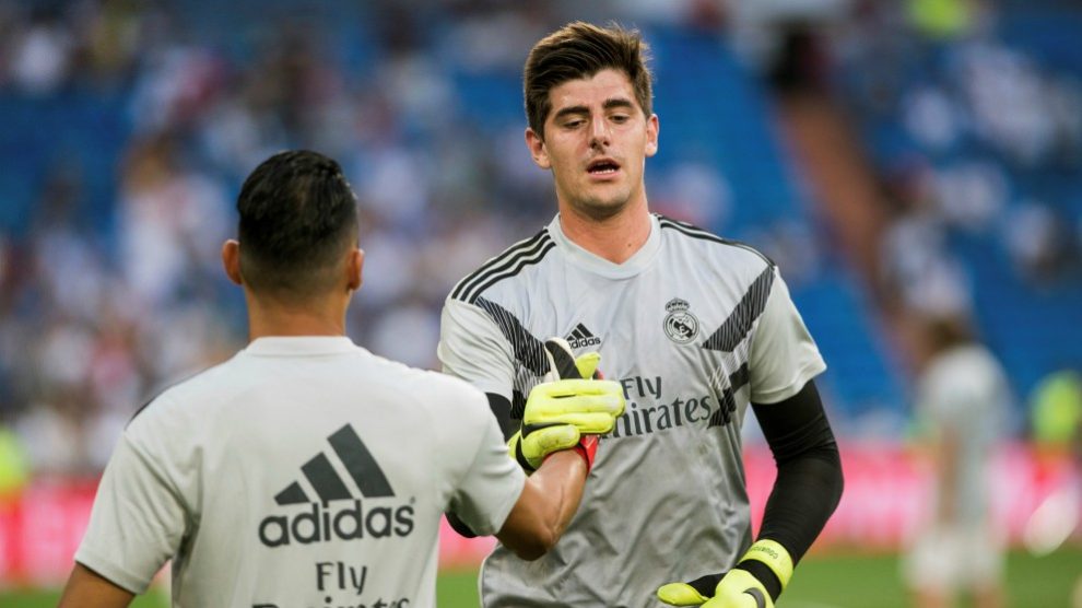 Courtois y Keylor se saludan antes del comienzo del Real Madrid – Leganés. (EFE)
