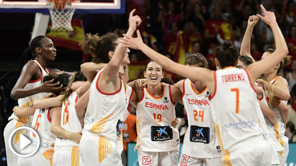 España celebra el bronce conseguido en el Mundial de Tenerife. (AFP)