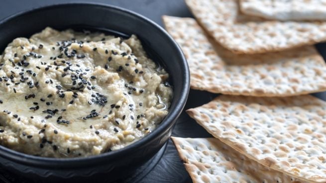 hummus de ajo negro con trufa