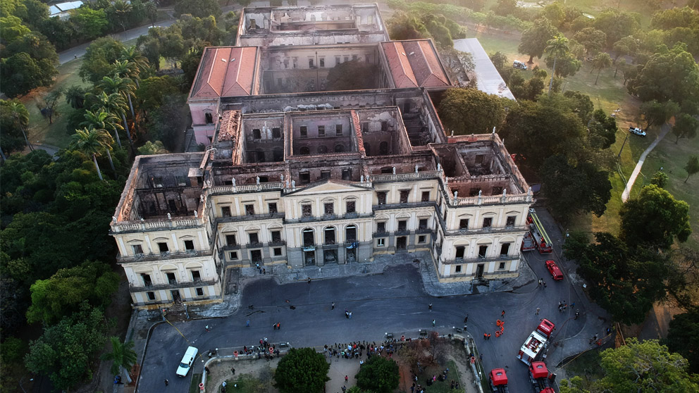 El Museo Nacional de Brasil, pasto de las llamas. (Foto: AFP)