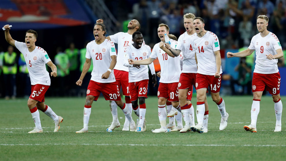 Los jugadores de la selección de Dinamarca, en la tanda de penaltis ante Croacia. (Getty)