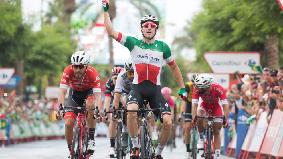Elia Viviani levantó los brazos por segunda vez en La Vuelta.