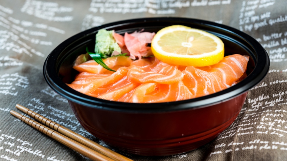 Receta de Chirashi de salmón y sandía fácil de preparar