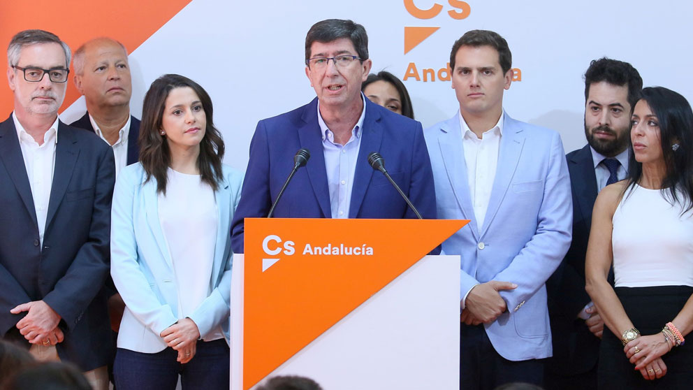 El presidente de Ciudadanos en Andalucía, Juan Marín, junto a la cúpula del partido. Foto: Europa Press