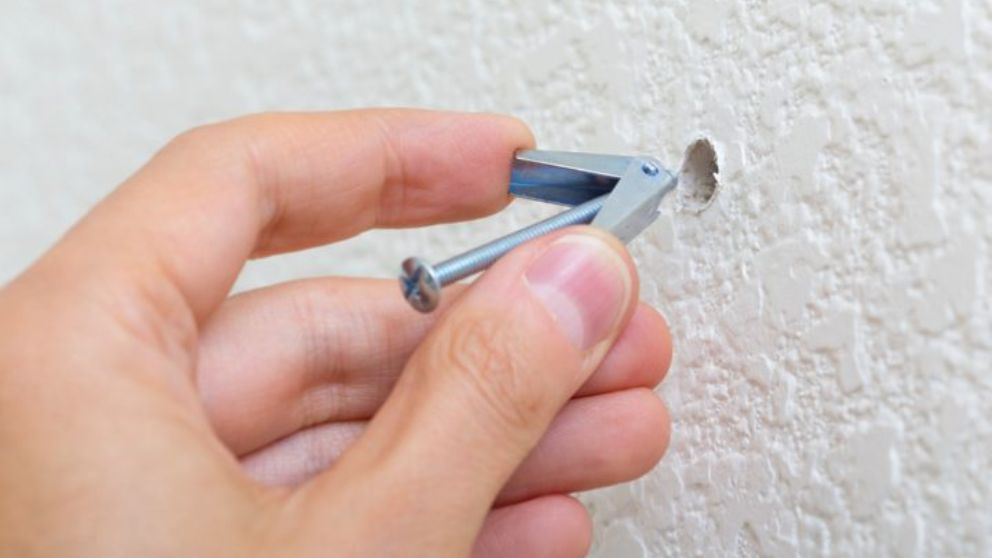 Cómo sacar tacos de la pared sin hacer un desperdicio