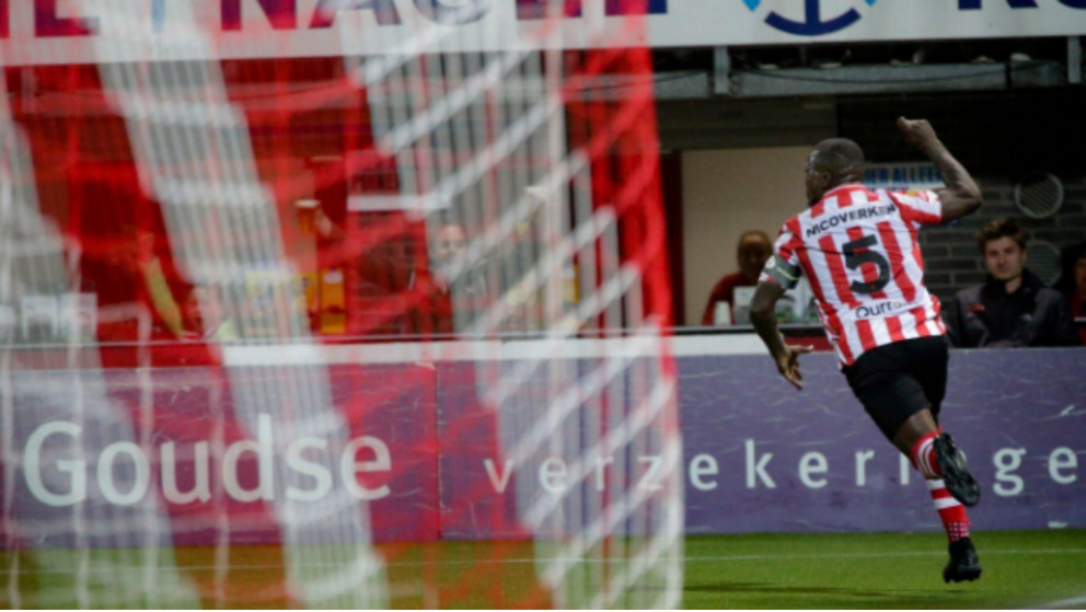 Drenthe celebra el gol de la victoria. (Sparta Rotterdam)