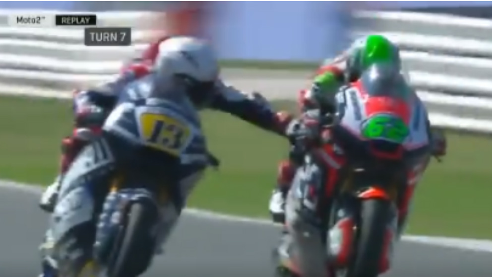 Fenati tocó el freno de su rival durante la carrera de Moto2. (Movistar)