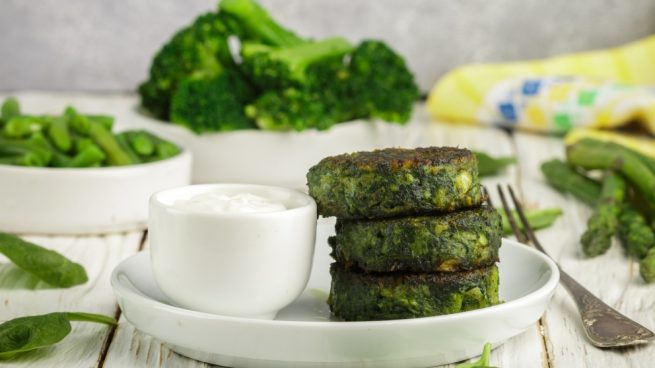 Receta De Bunuelos De Espinacas Y Queso Con Salsa De Alcaparras